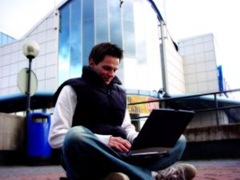guy_with_laptop